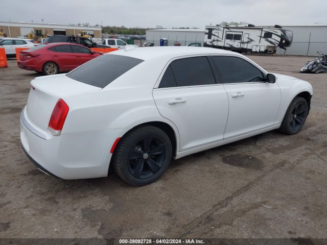 Photo 3 VIN: 2C3CCAAG6FH891815 - CHRYSLER 300 