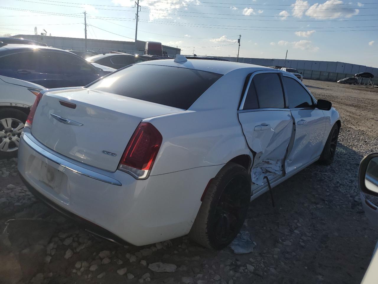 Photo 2 VIN: 2C3CCAAG6JH302125 - CHRYSLER 300 