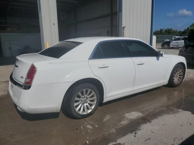 Photo 2 VIN: 2C3CCAAG7DH551232 - CHRYSLER 300 