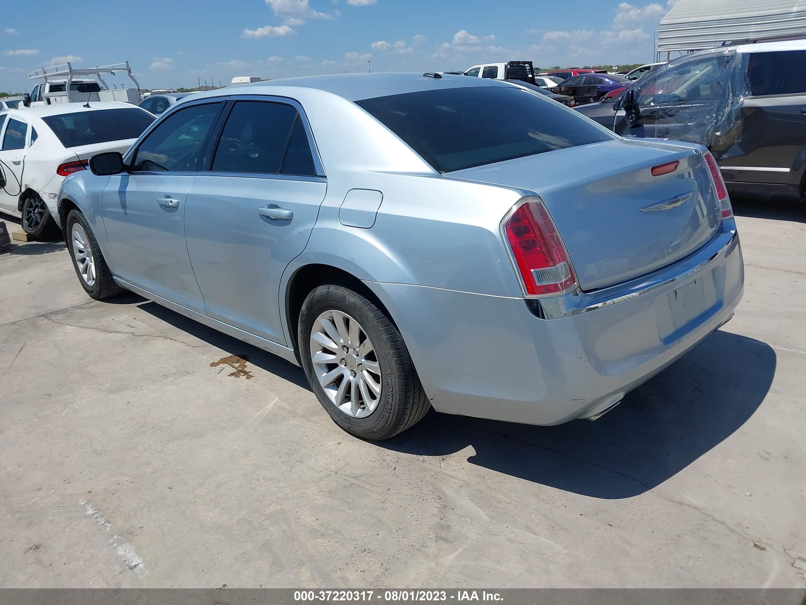 Photo 2 VIN: 2C3CCAAG7DH589687 - CHRYSLER 300 