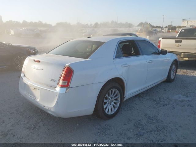 Photo 3 VIN: 2C3CCAAG7EH189792 - CHRYSLER 300 