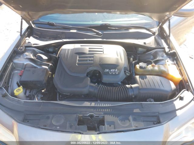 Photo 9 VIN: 2C3CCAAG7EH263275 - CHRYSLER 300 