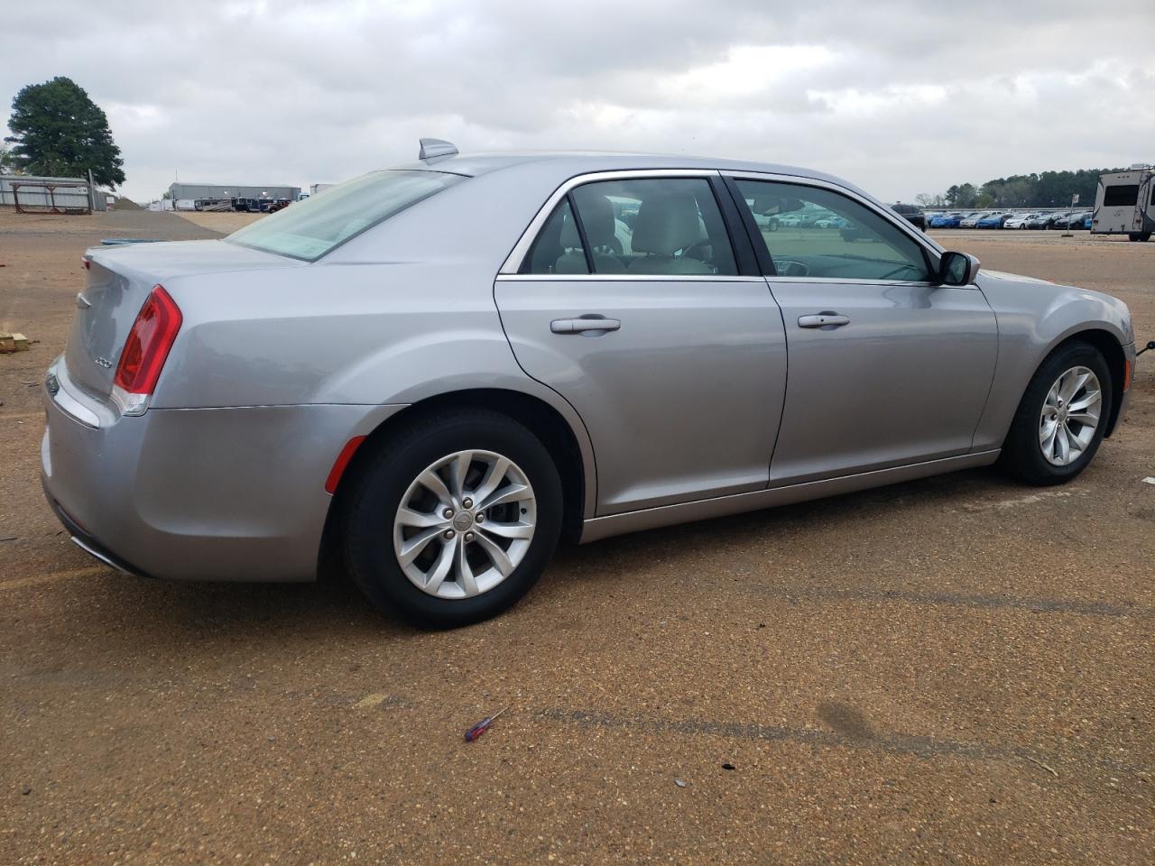 Photo 2 VIN: 2C3CCAAG7FH779606 - CHRYSLER 300 