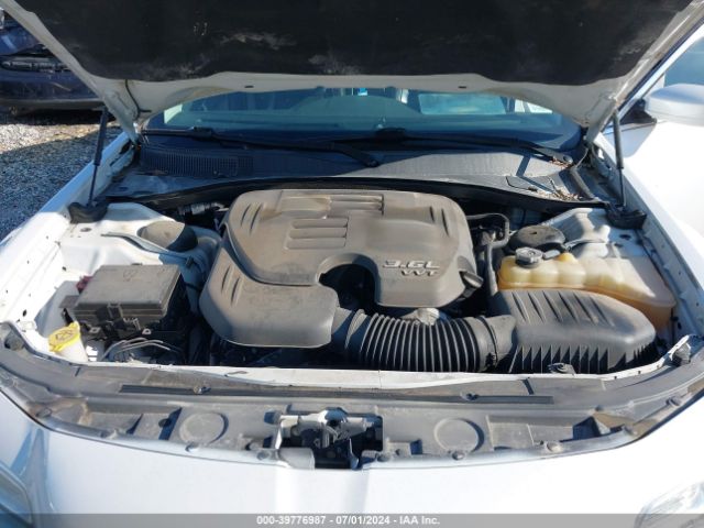 Photo 9 VIN: 2C3CCAAG7FH930864 - CHRYSLER 300 