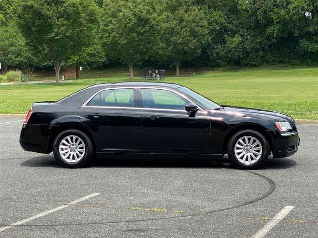 Photo 2 VIN: 2C3CCAAG8DH576706 - CHRYSLER 300 