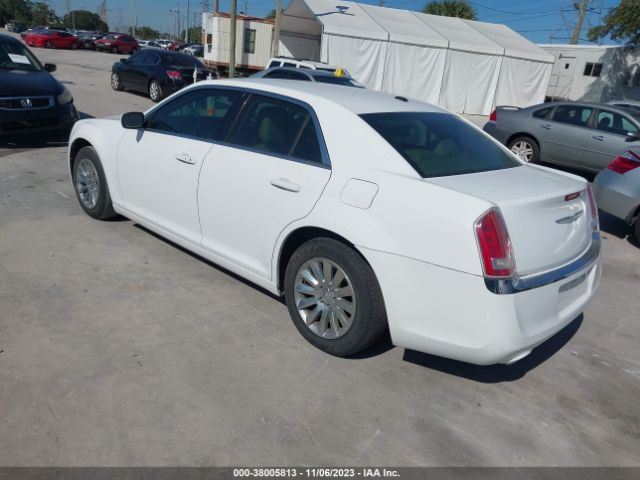 Photo 2 VIN: 2C3CCAAG8EH119198 - CHRYSLER 300 