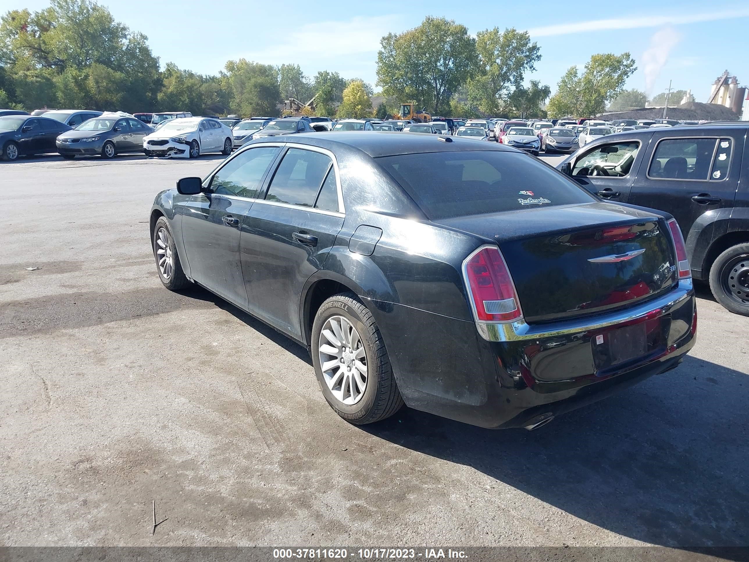 Photo 2 VIN: 2C3CCAAG8EH289092 - CHRYSLER 300 