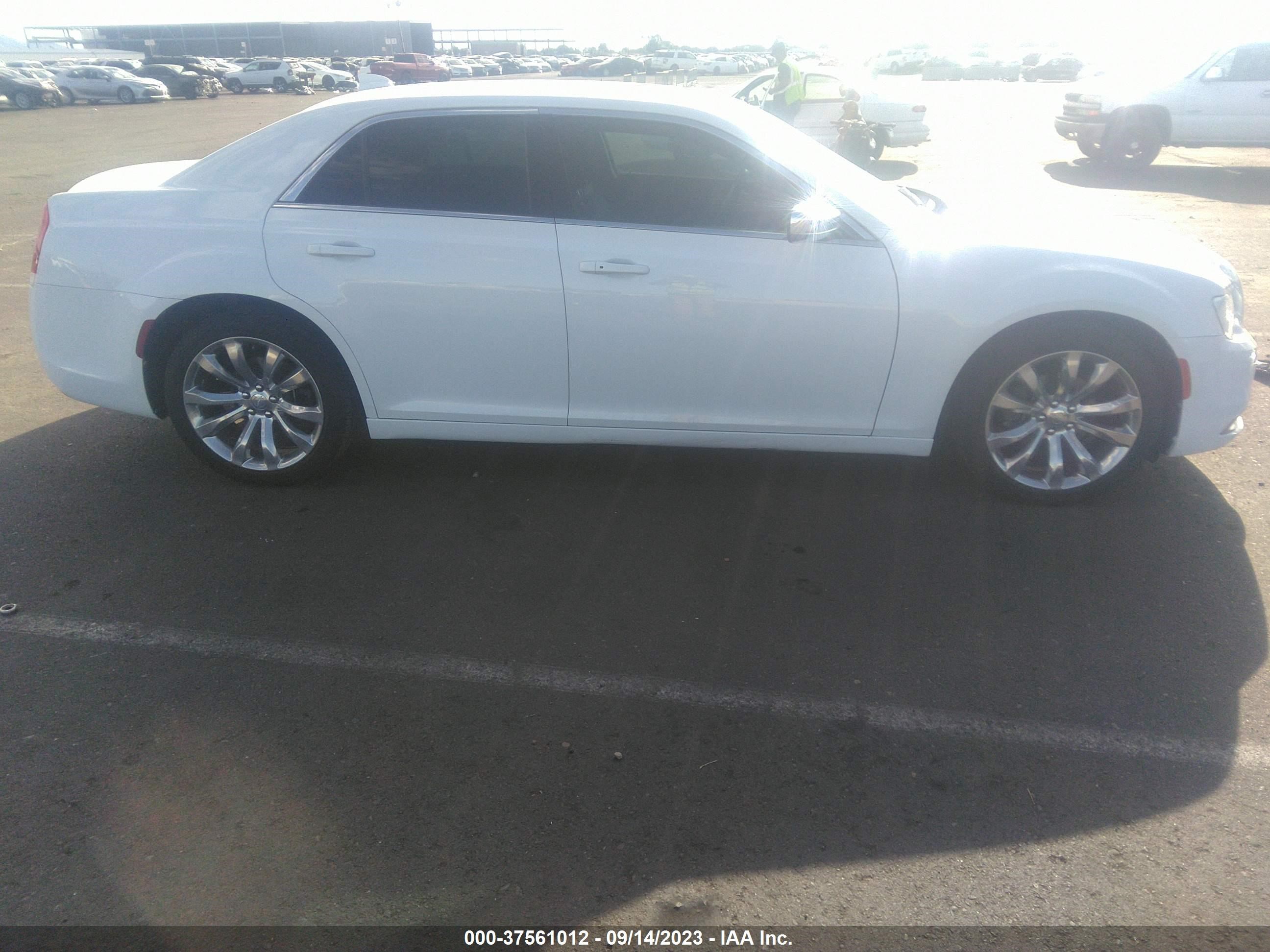 Photo 12 VIN: 2C3CCAAG8KH590859 - CHRYSLER 300 