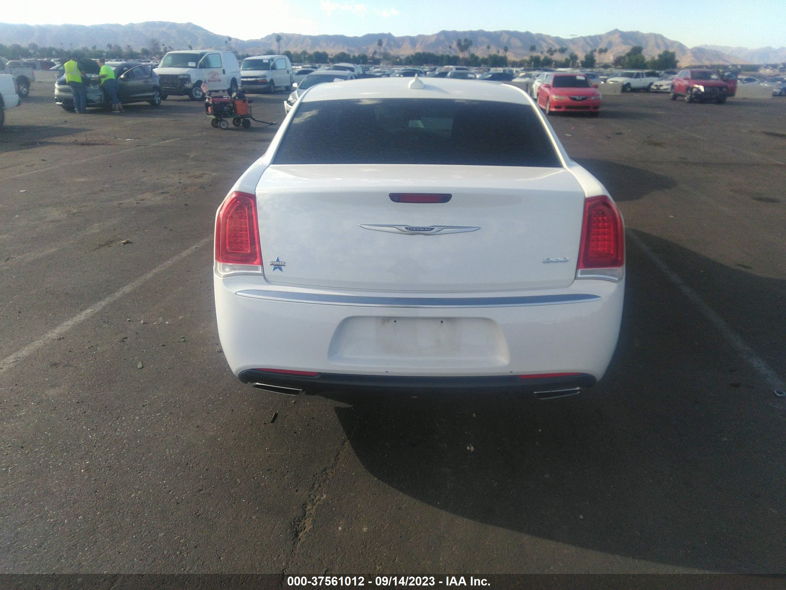 Photo 15 VIN: 2C3CCAAG8KH590859 - CHRYSLER 300 