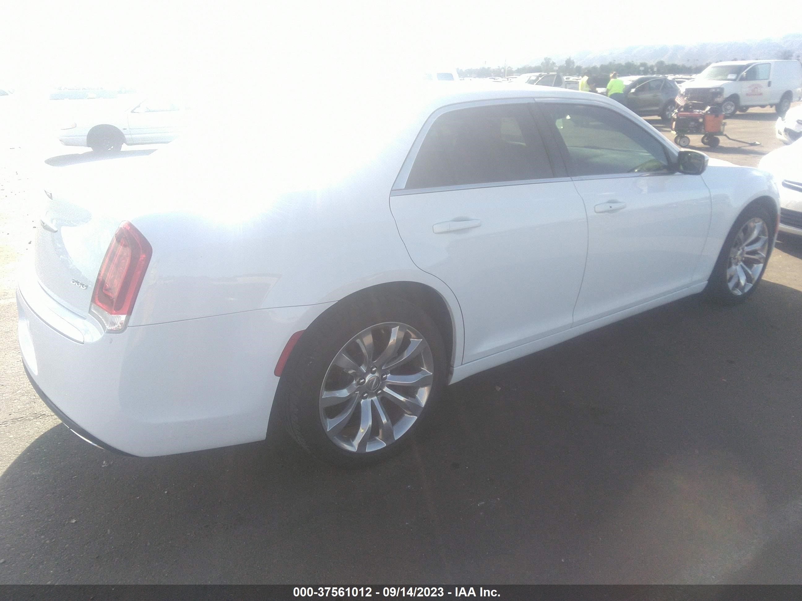 Photo 3 VIN: 2C3CCAAG8KH590859 - CHRYSLER 300 