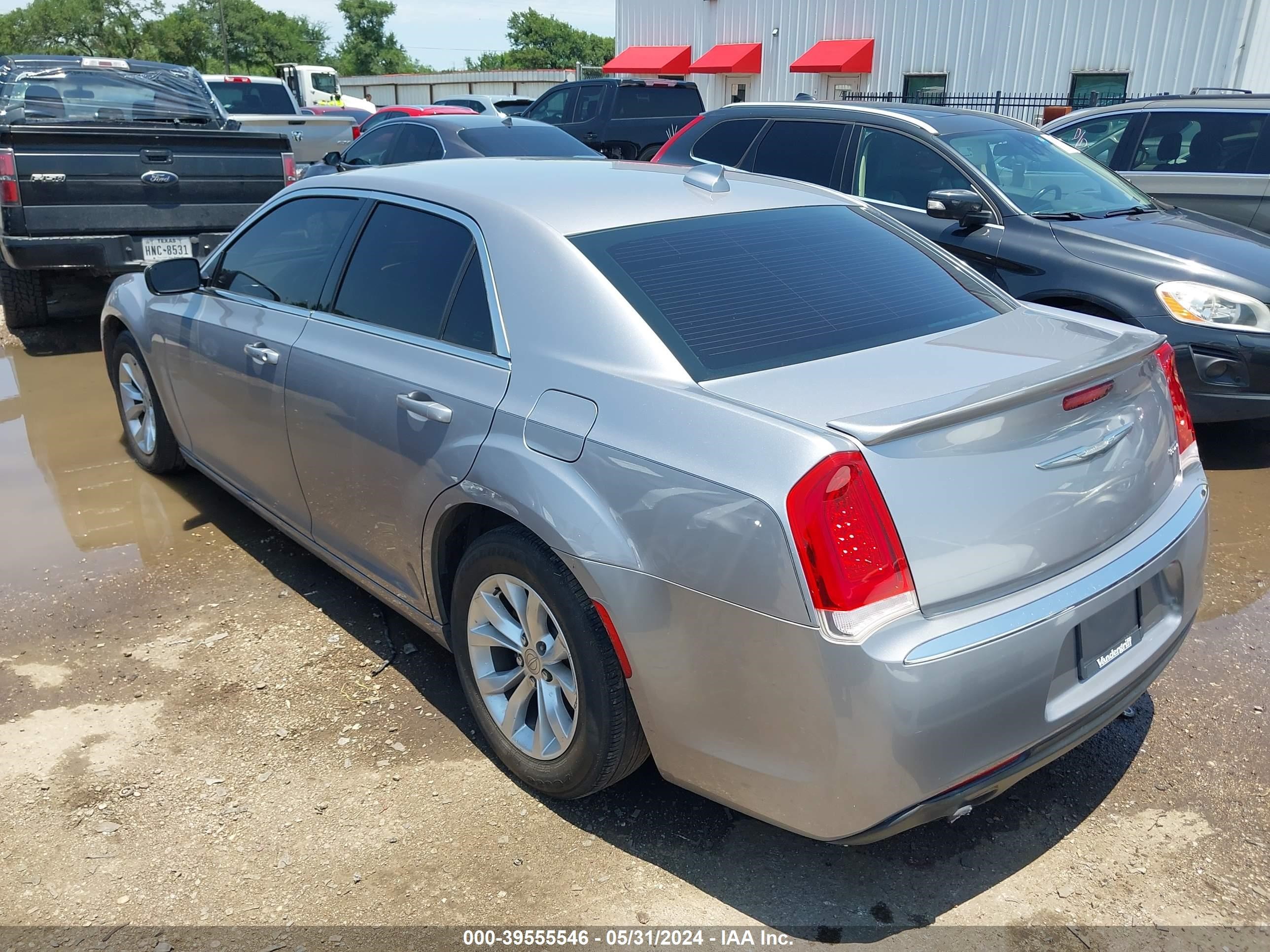 Photo 2 VIN: 2C3CCAAG9FH818292 - CHRYSLER 300 