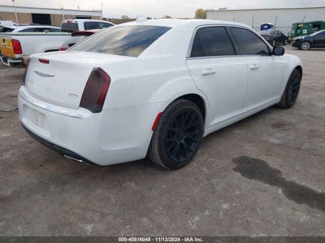 Photo 3 VIN: 2C3CCAAG9JH121133 - CHRYSLER 300 