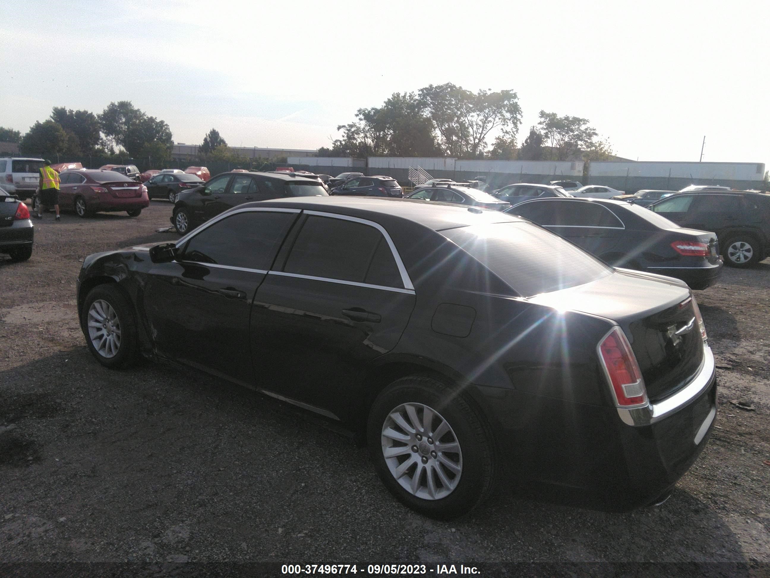 Photo 2 VIN: 2C3CCAAGXEH336090 - CHRYSLER 300 