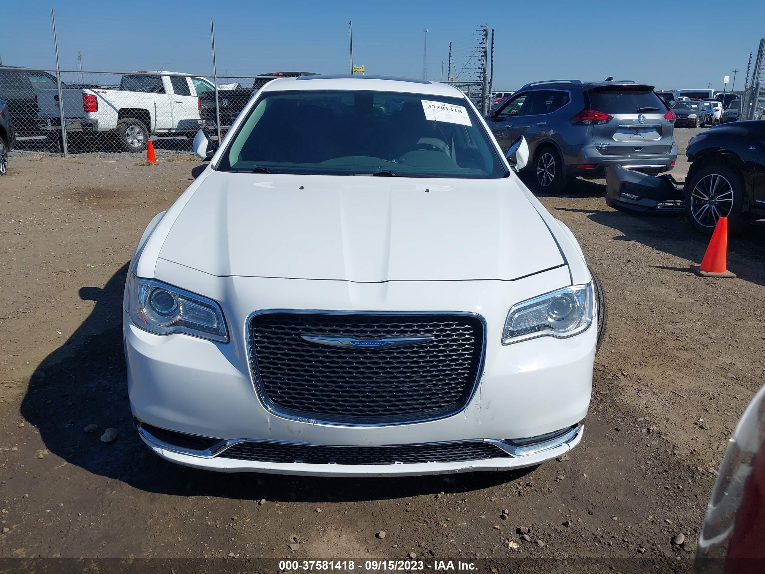 Photo 11 VIN: 2C3CCAAGXGH313900 - CHRYSLER 300 