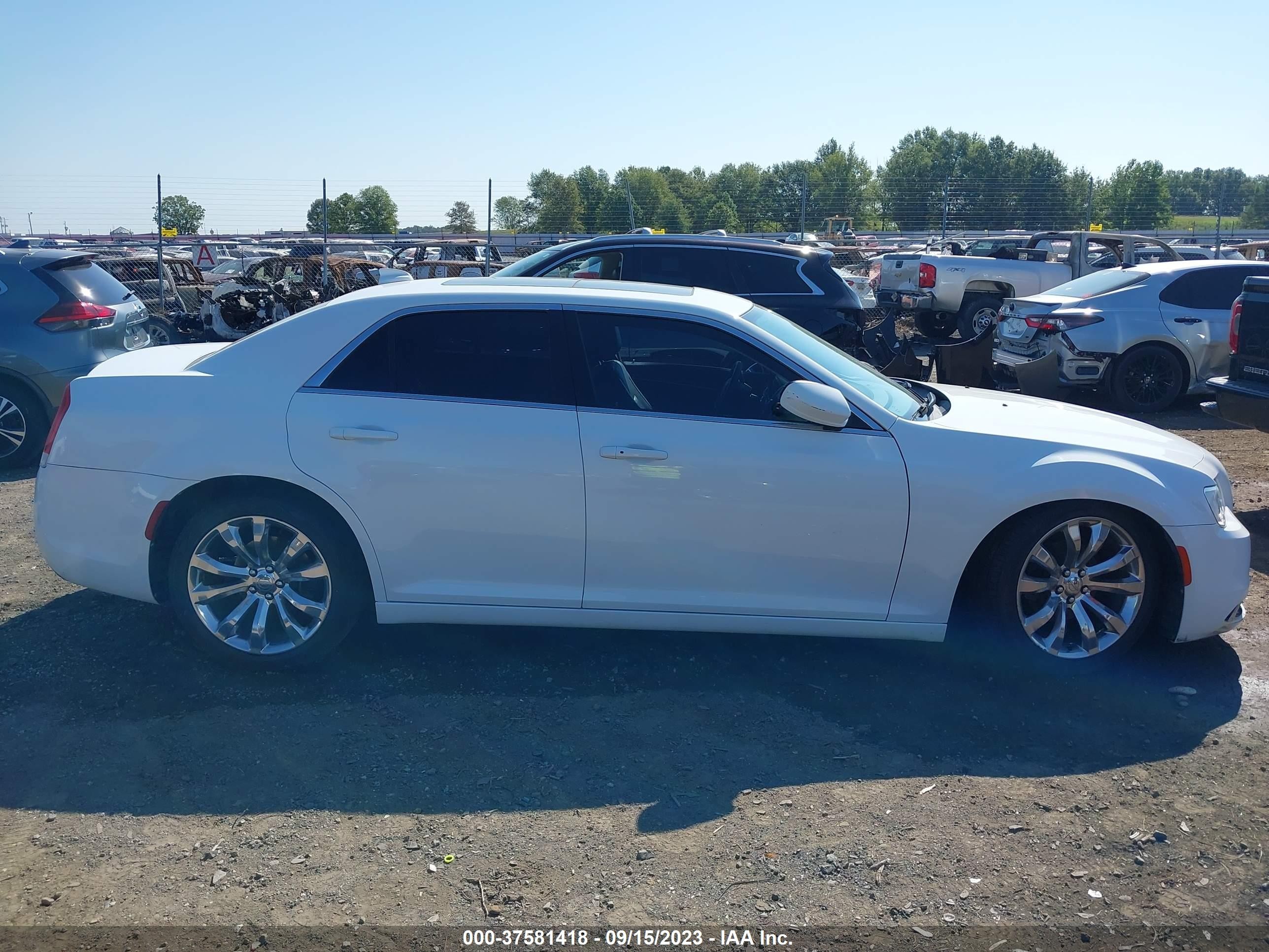 Photo 12 VIN: 2C3CCAAGXGH313900 - CHRYSLER 300 