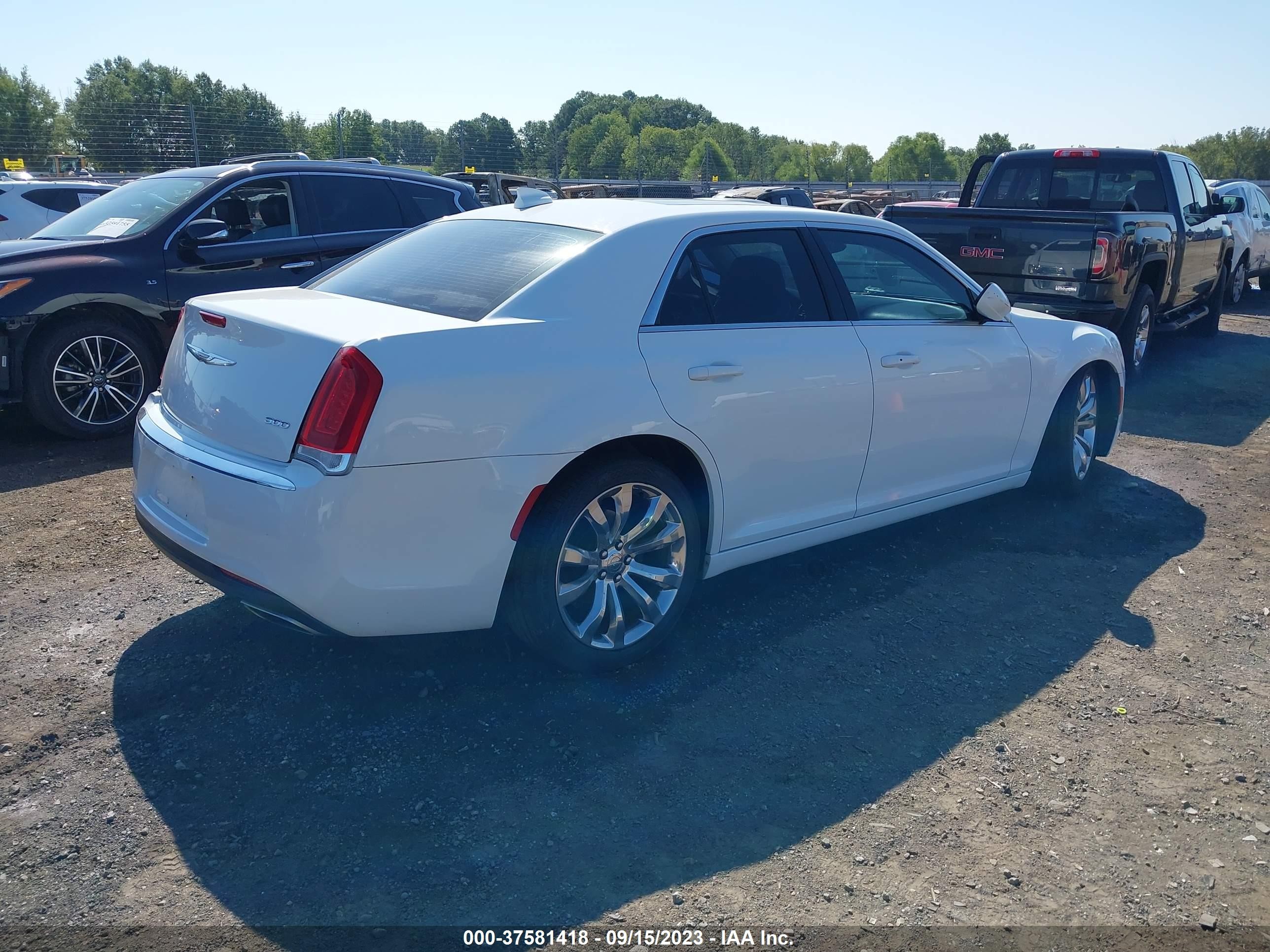 Photo 3 VIN: 2C3CCAAGXGH313900 - CHRYSLER 300 