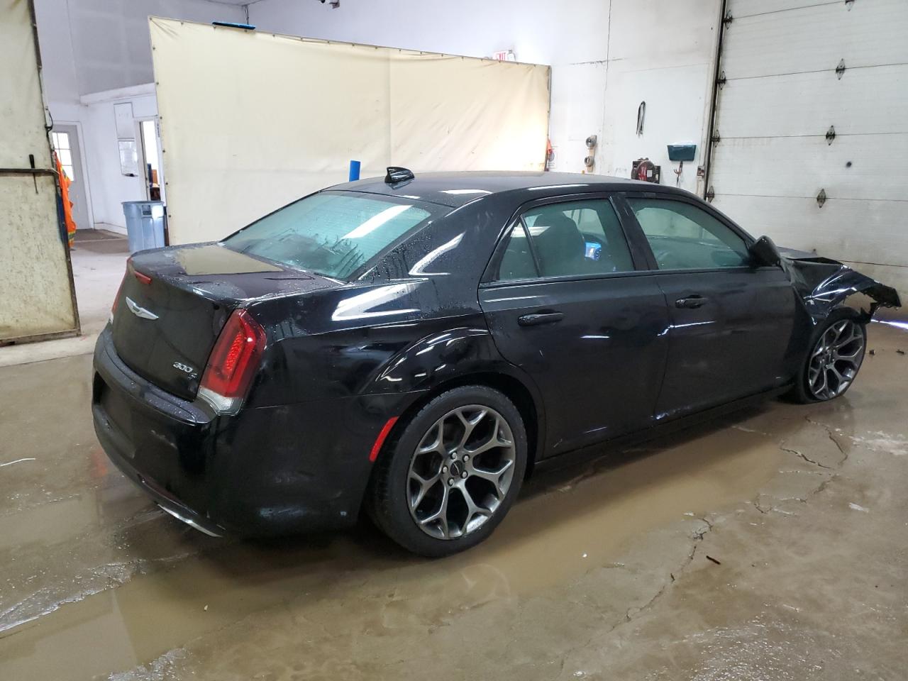 Photo 2 VIN: 2C3CCABG0FH922457 - CHRYSLER 300 