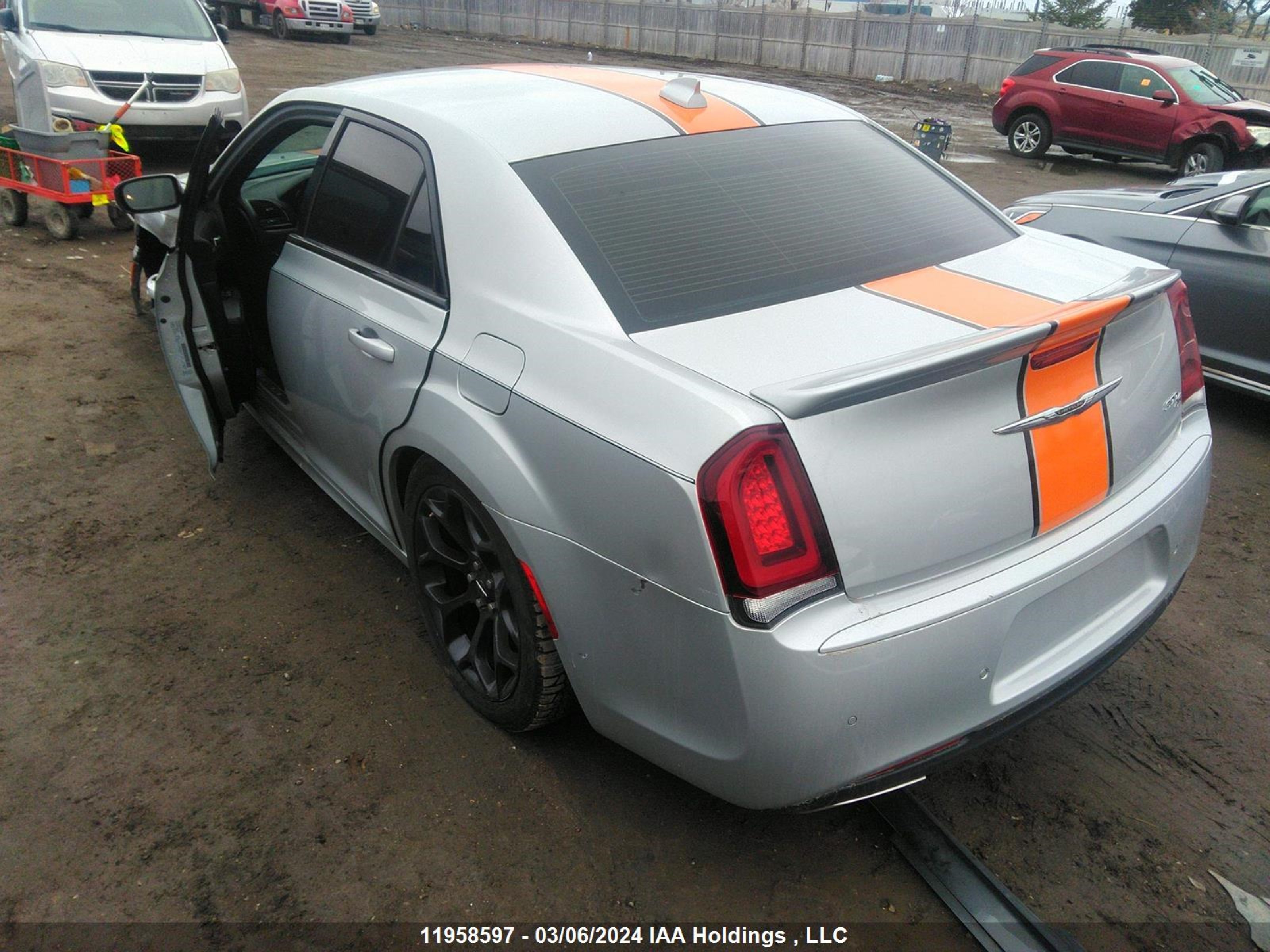 Photo 2 VIN: 2C3CCABG0KH731065 - CHRYSLER 300 