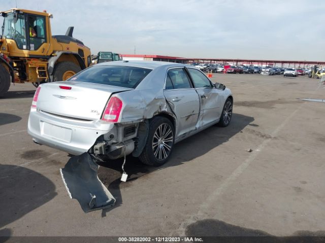 Photo 3 VIN: 2C3CCABG1CH272940 - CHRYSLER 300 