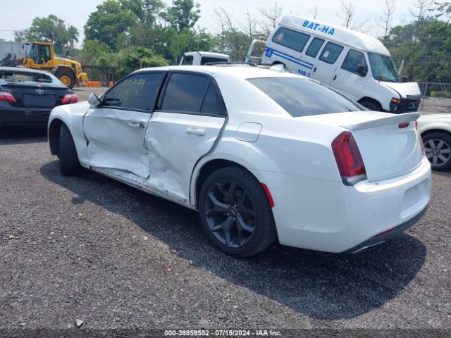 Photo 2 VIN: 2C3CCABG1JH117639 - CHRYSLER 300 