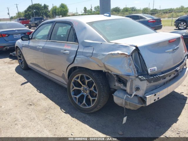 Photo 2 VIN: 2C3CCABG2FH882611 - CHRYSLER 300 