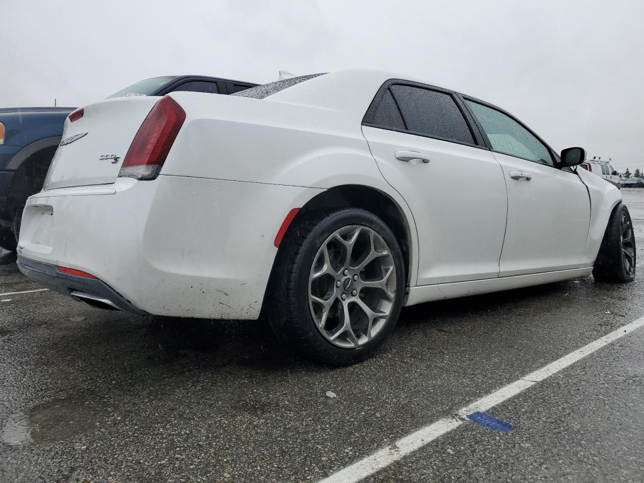 Photo 2 VIN: 2C3CCABG2GH111339 - CHRYSLER 300 