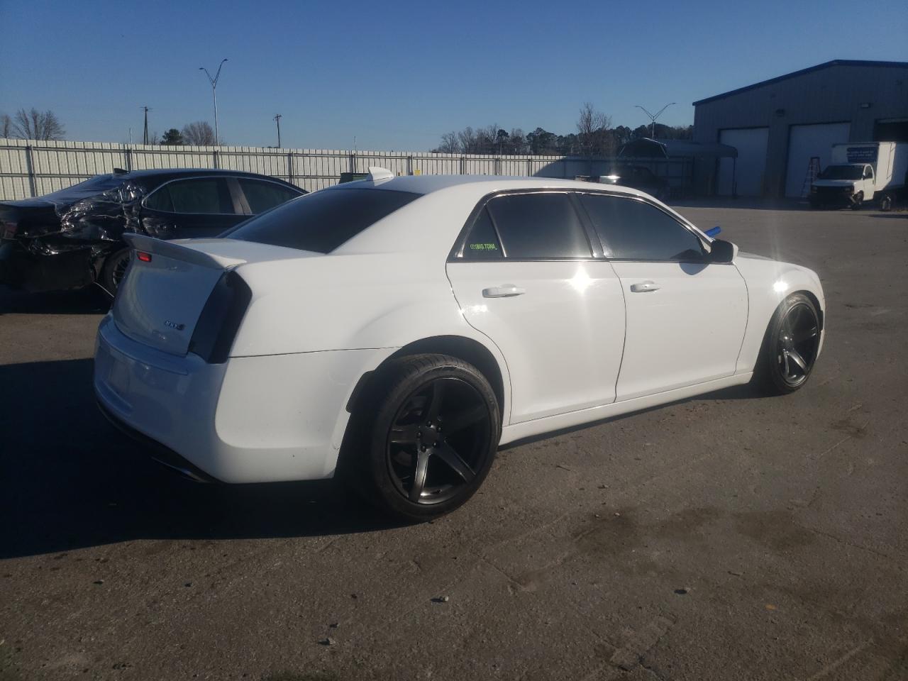 Photo 2 VIN: 2C3CCABG2HH663098 - CHRYSLER 300 