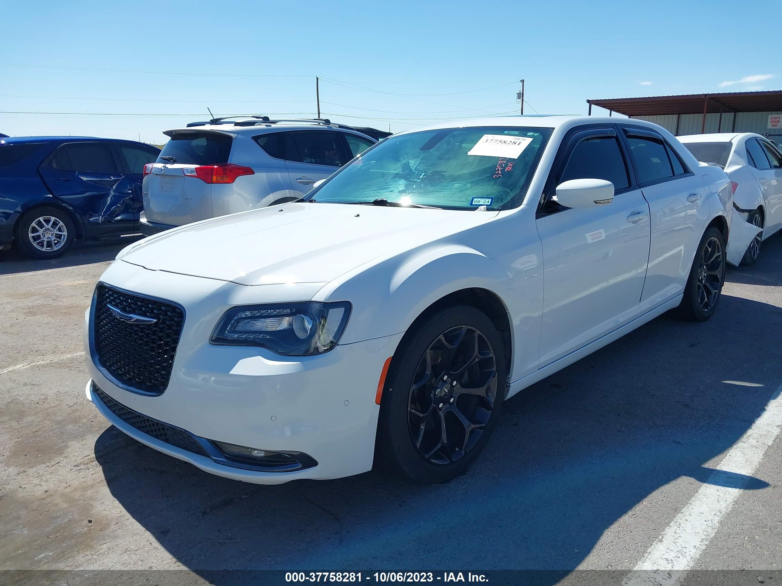 Photo 1 VIN: 2C3CCABG2JH146017 - CHRYSLER 300 