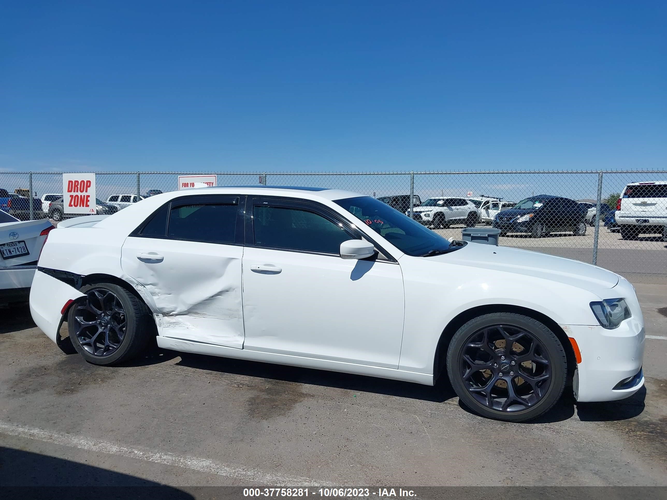 Photo 12 VIN: 2C3CCABG2JH146017 - CHRYSLER 300 