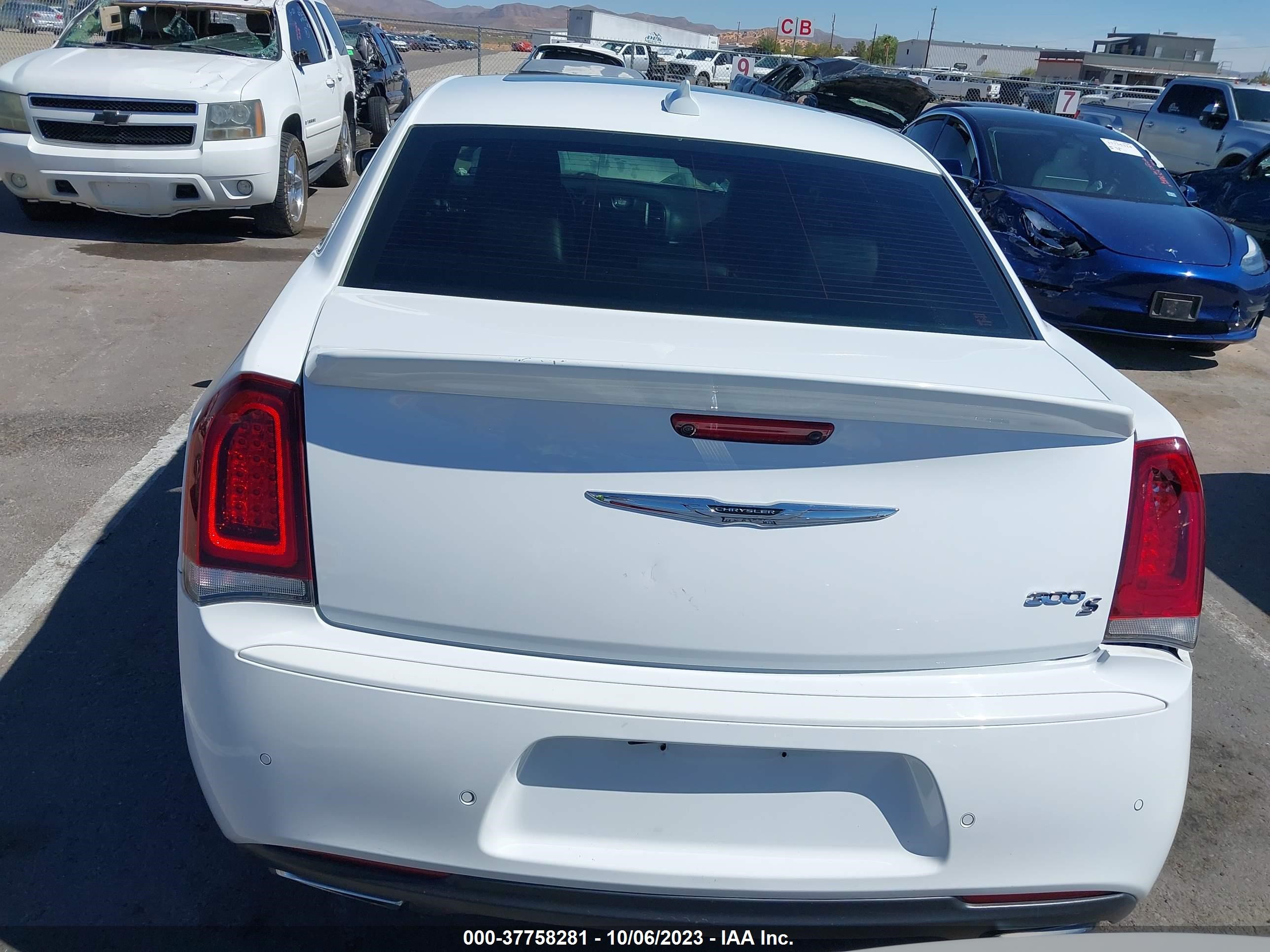 Photo 15 VIN: 2C3CCABG2JH146017 - CHRYSLER 300 