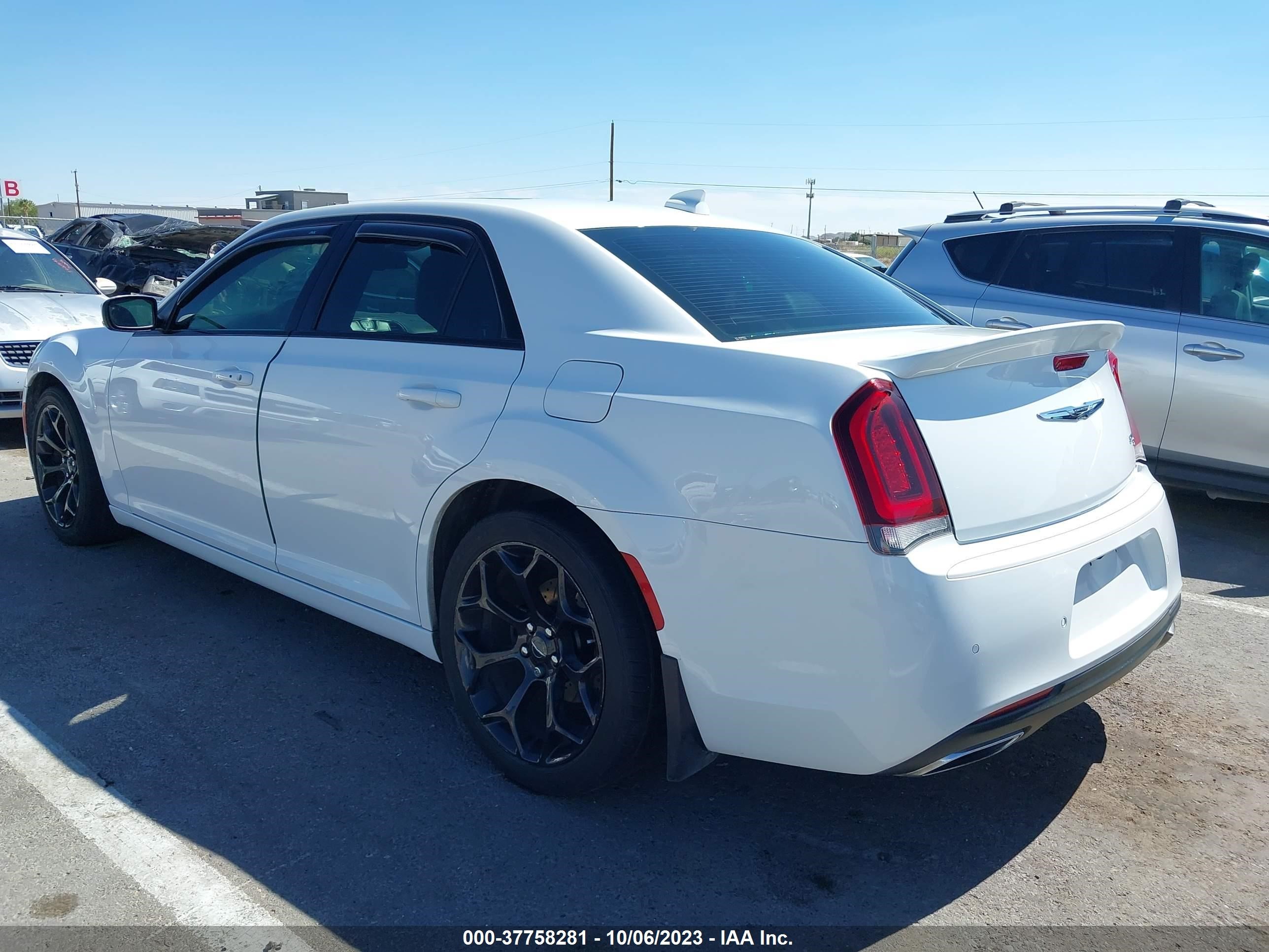 Photo 2 VIN: 2C3CCABG2JH146017 - CHRYSLER 300 