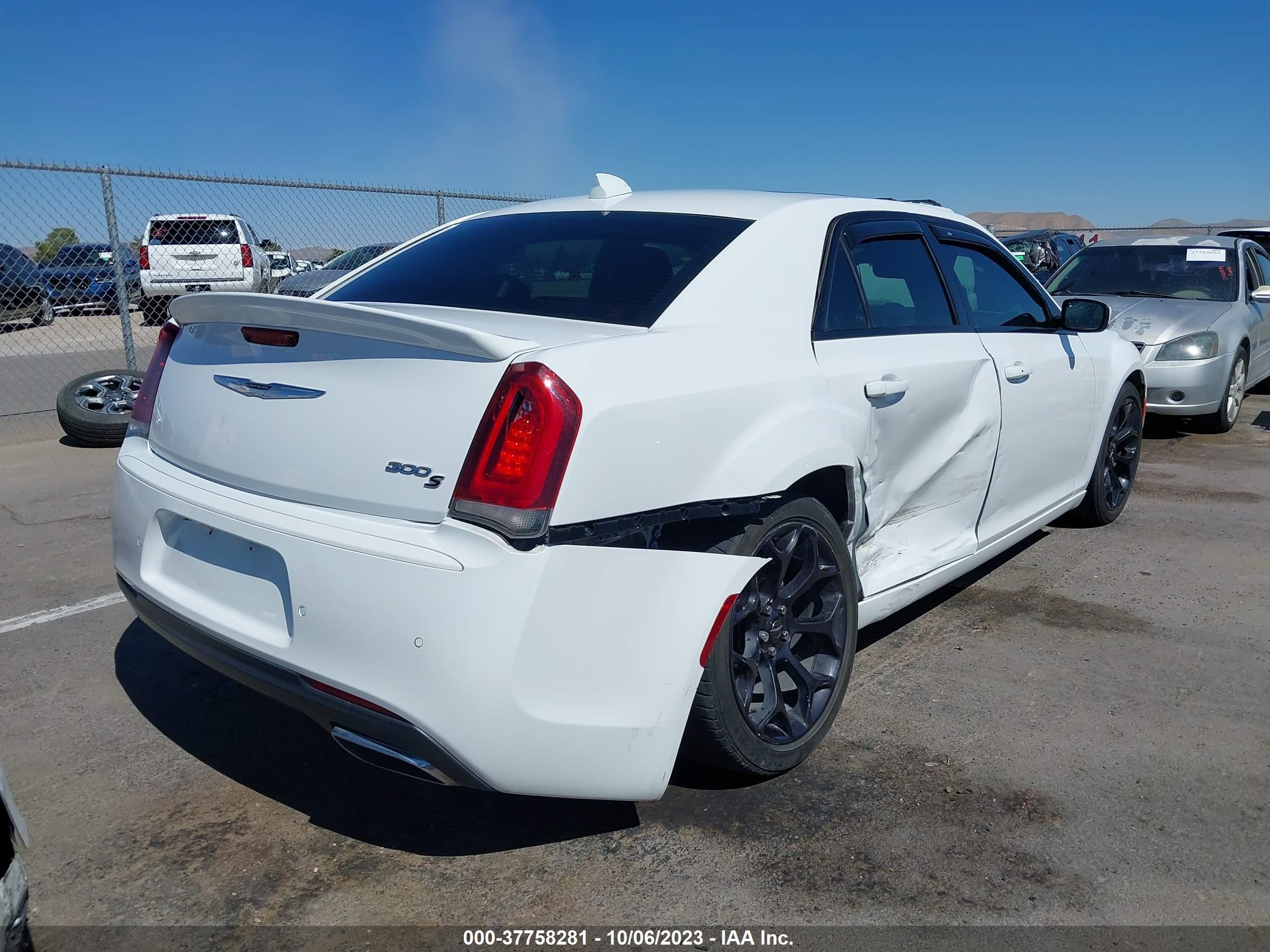 Photo 3 VIN: 2C3CCABG2JH146017 - CHRYSLER 300 