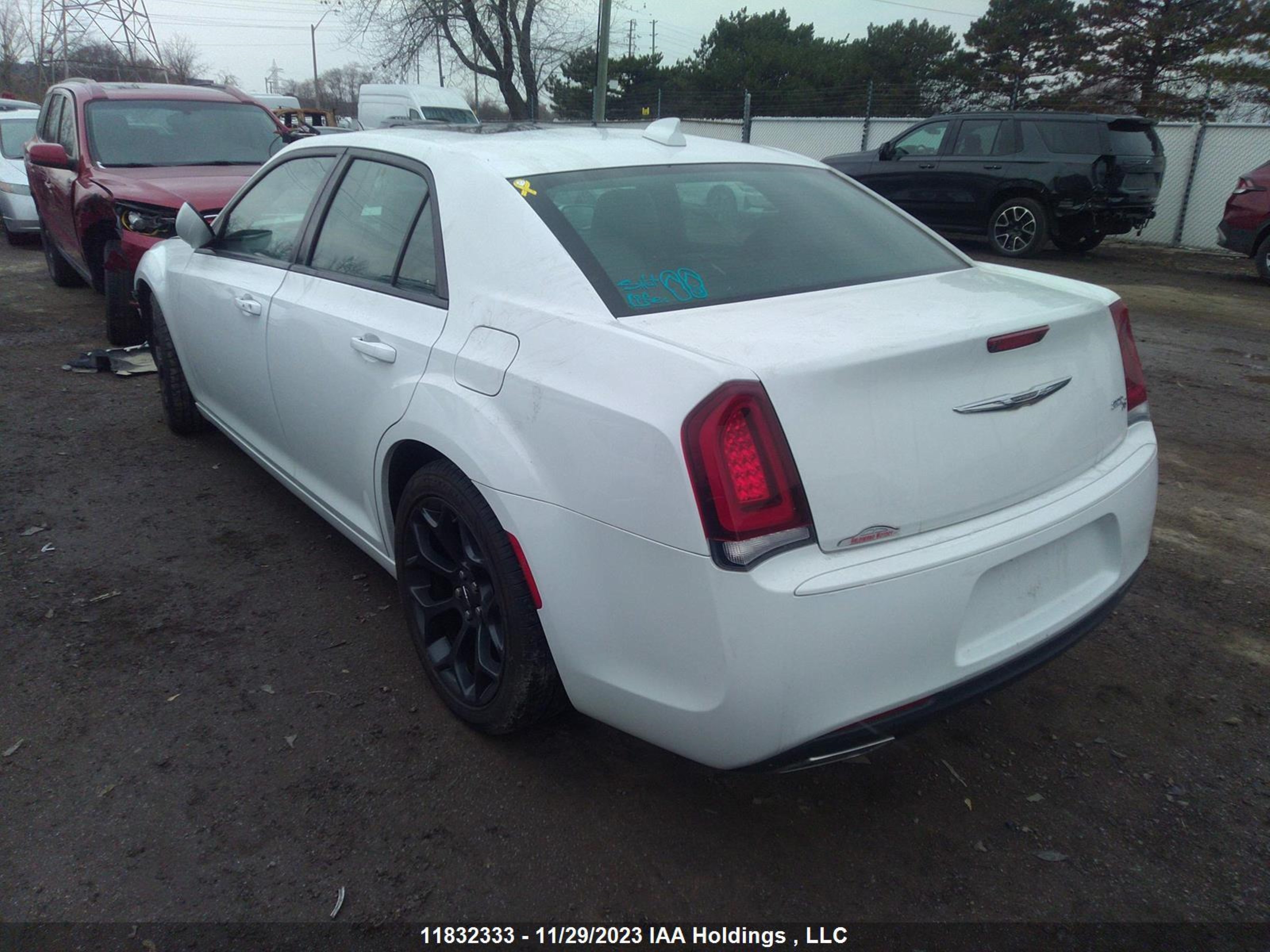 Photo 2 VIN: 2C3CCABG2KH517002 - CHRYSLER 300 