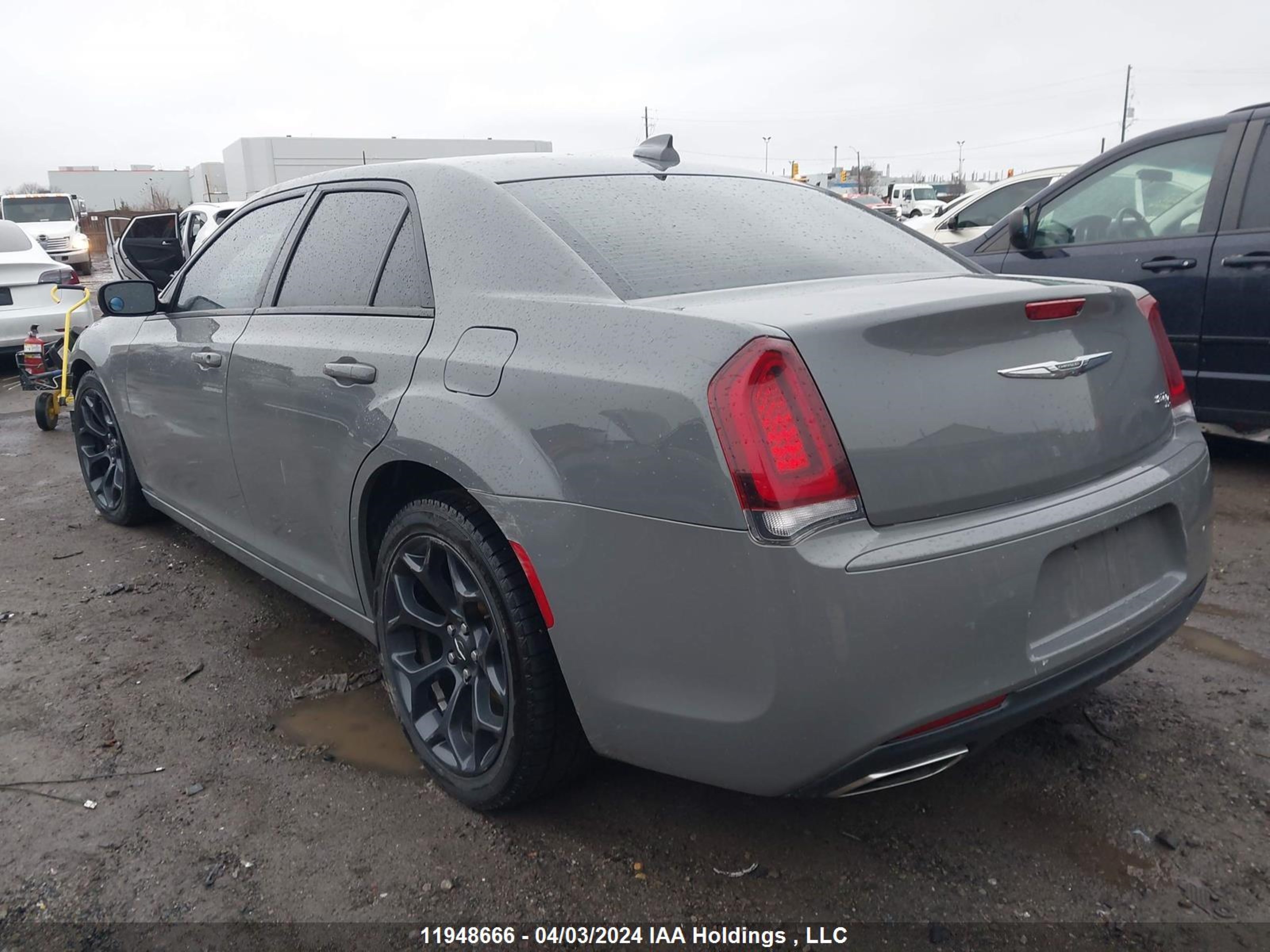 Photo 2 VIN: 2C3CCABG2KH518165 - CHRYSLER 300 