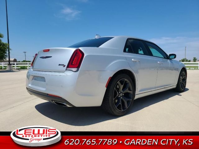 Photo 2 VIN: 2C3CCABG2MH525765 - CHRYSLER 300 