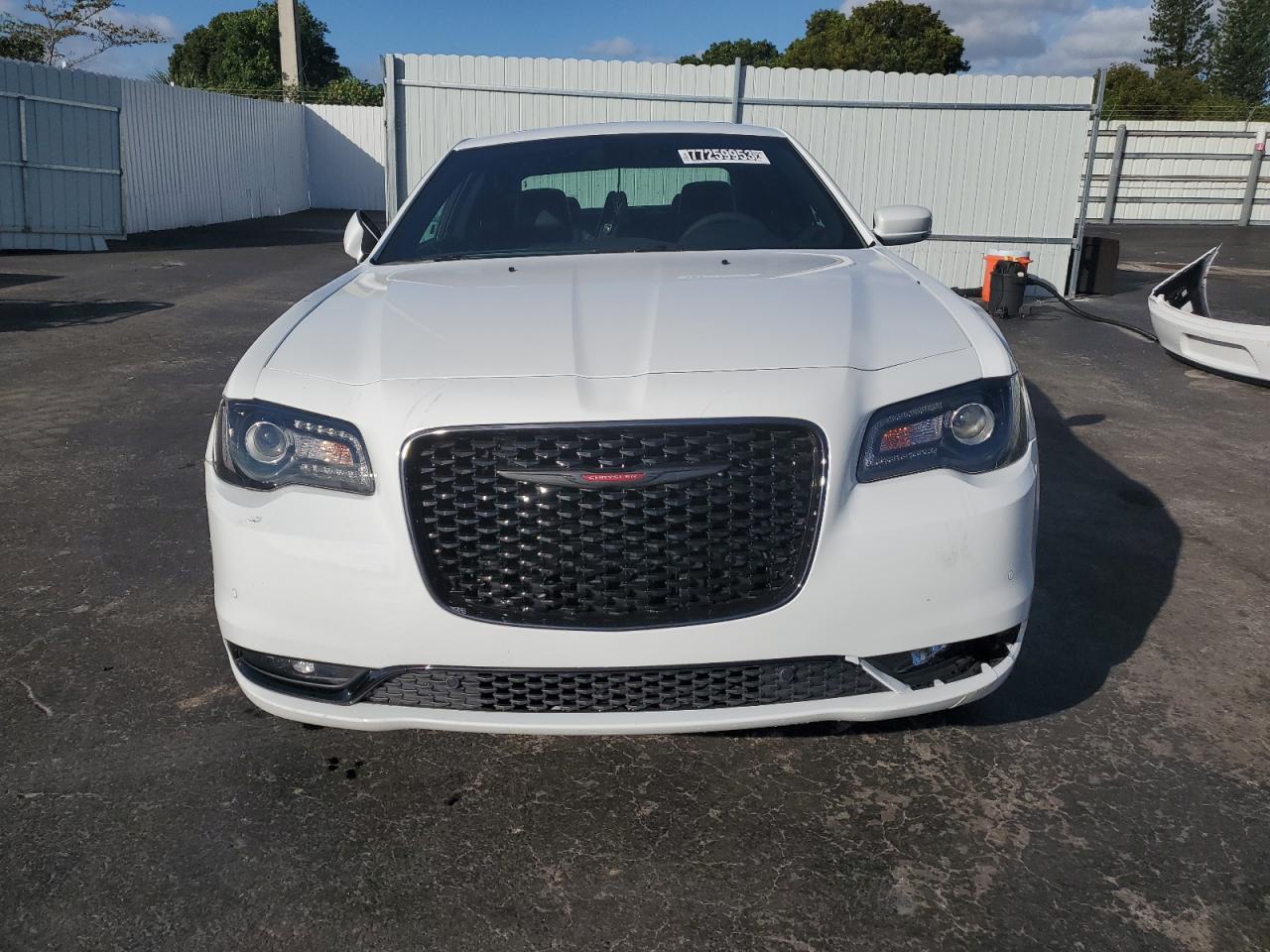 Photo 4 VIN: 2C3CCABG2PH637180 - CHRYSLER 300 