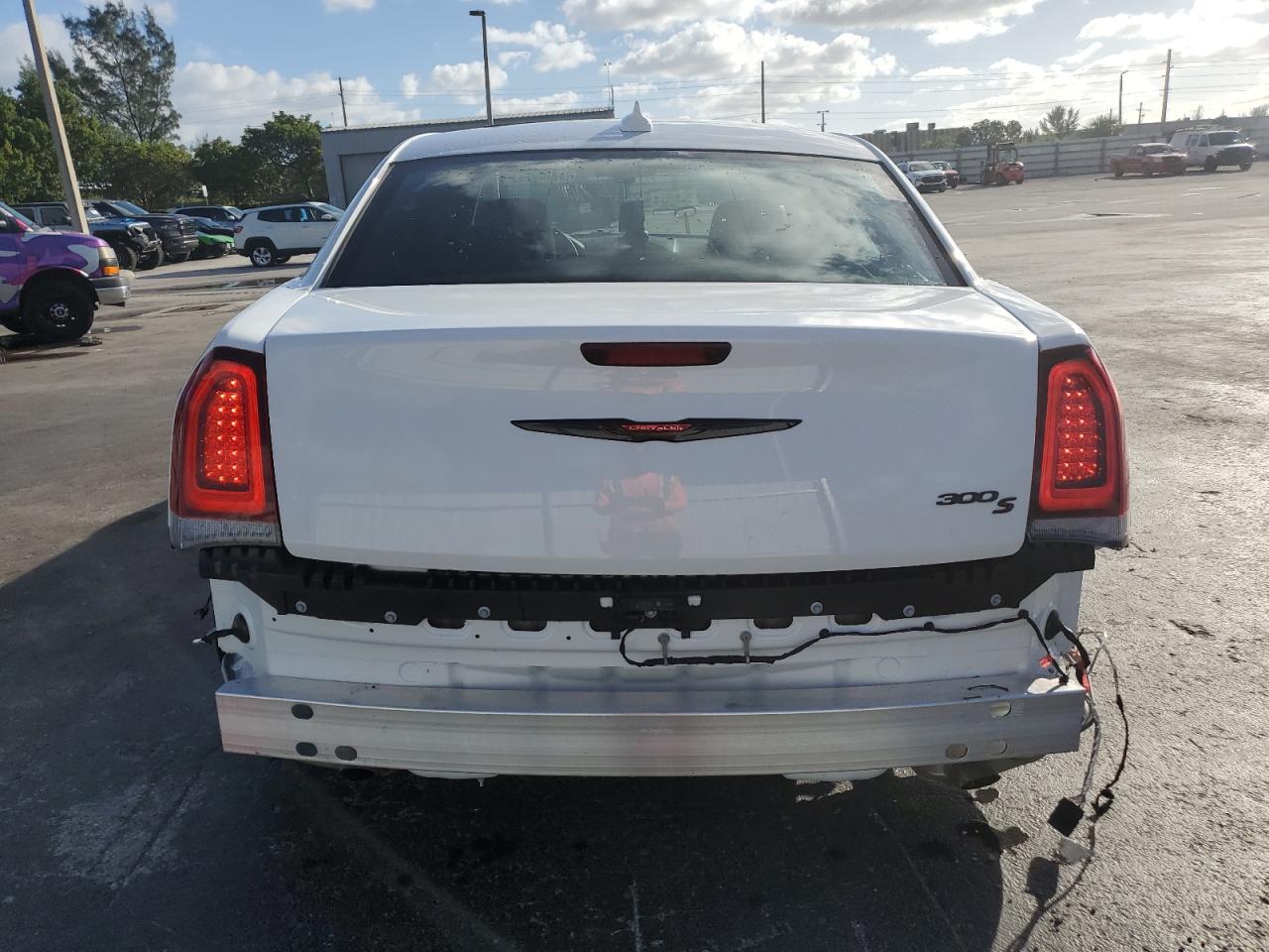 Photo 5 VIN: 2C3CCABG2PH637180 - CHRYSLER 300 