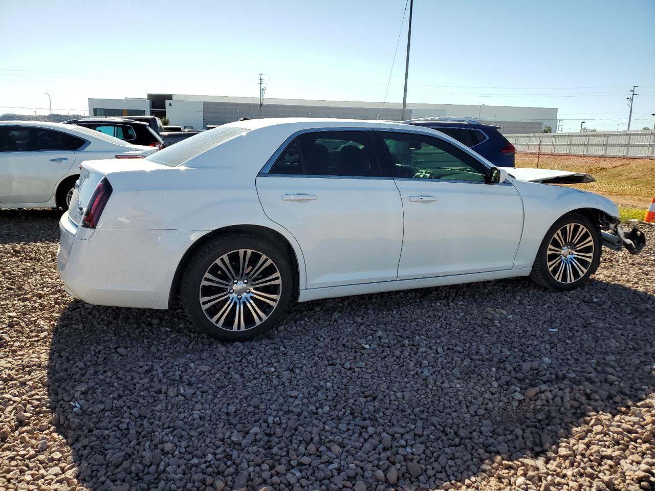 Photo 2 VIN: 2C3CCABG3DH732133 - CHRYSLER 300 