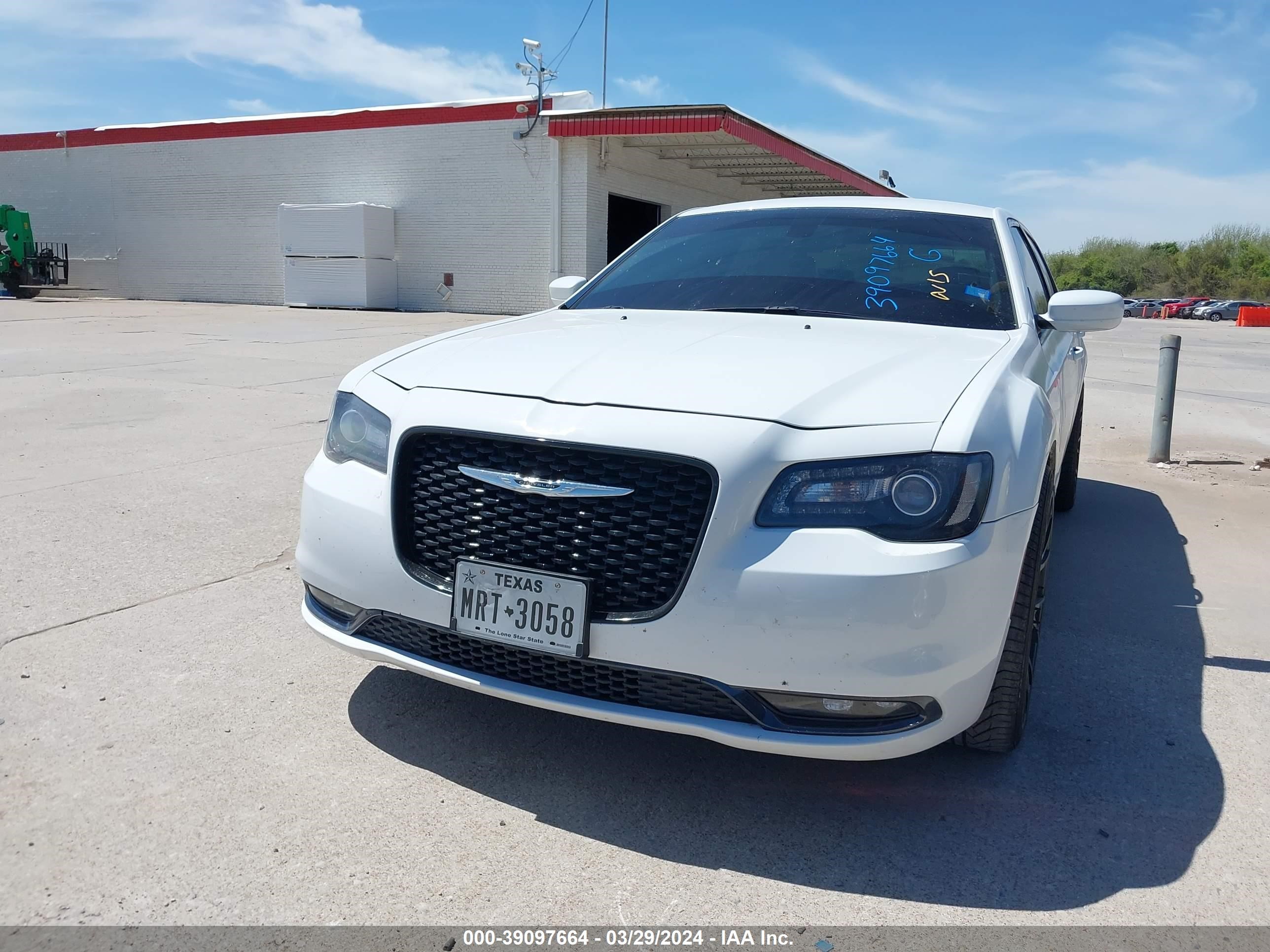 Photo 1 VIN: 2C3CCABG3JH212512 - CHRYSLER 300 