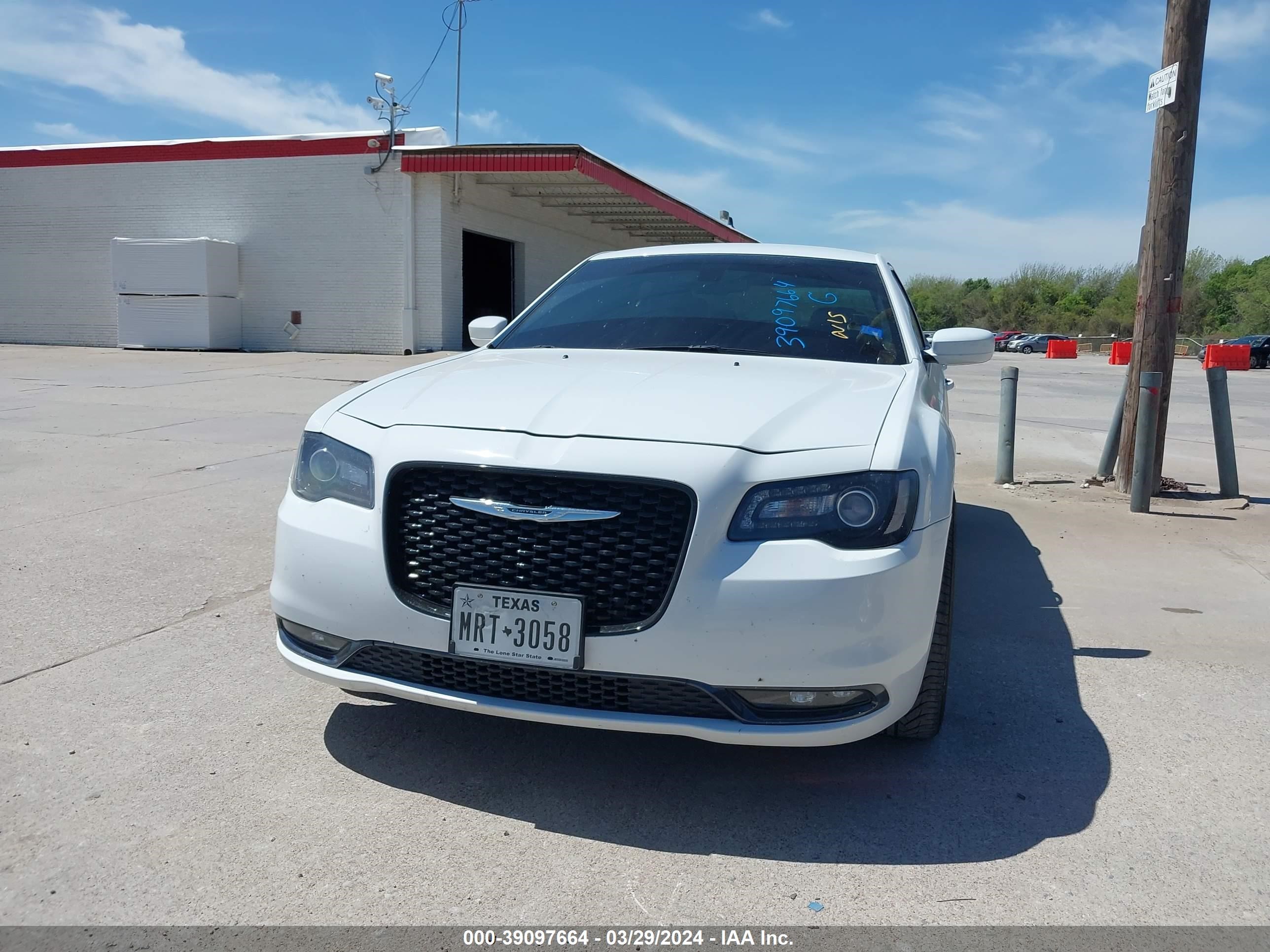 Photo 10 VIN: 2C3CCABG3JH212512 - CHRYSLER 300 