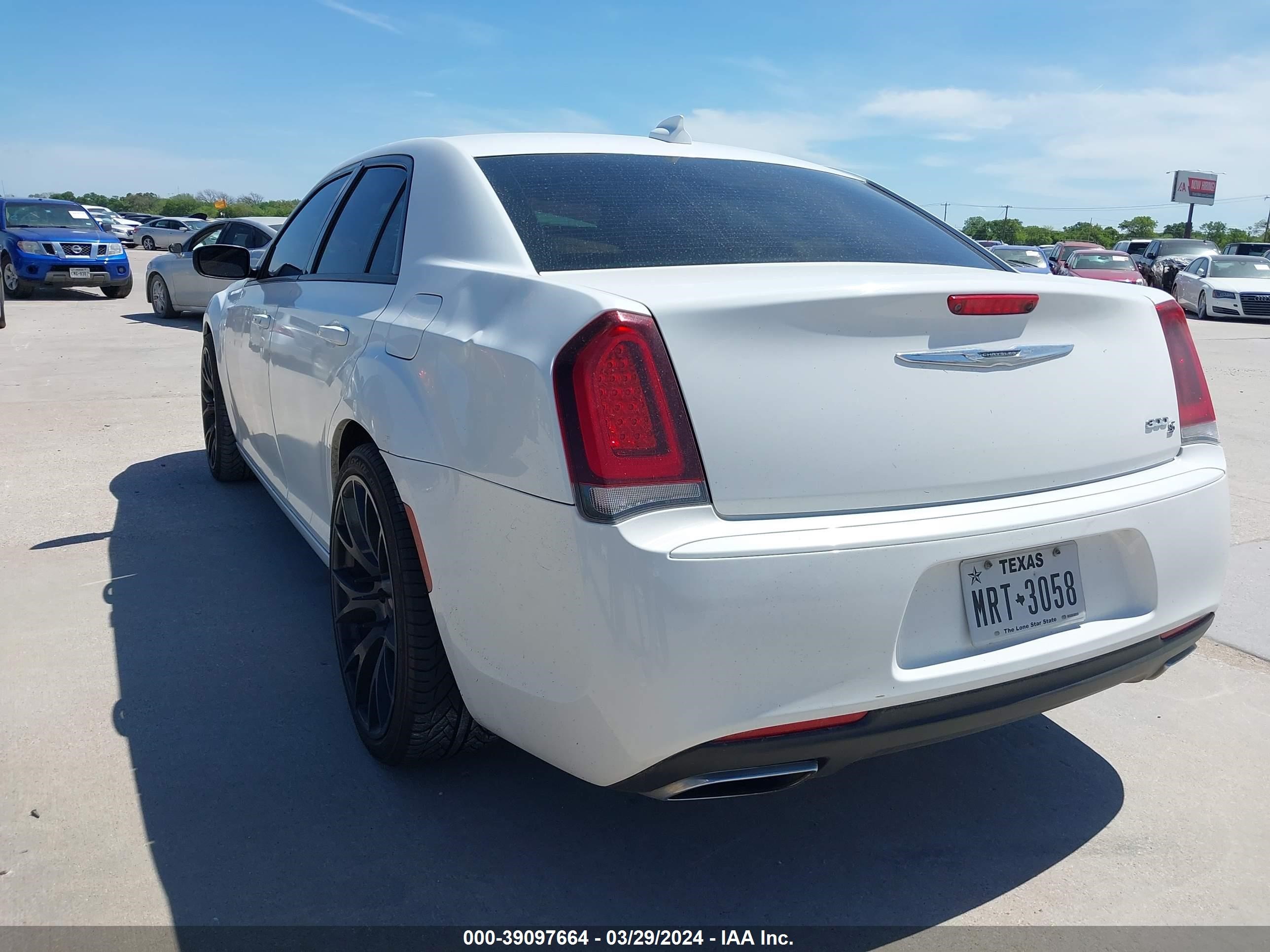 Photo 12 VIN: 2C3CCABG3JH212512 - CHRYSLER 300 