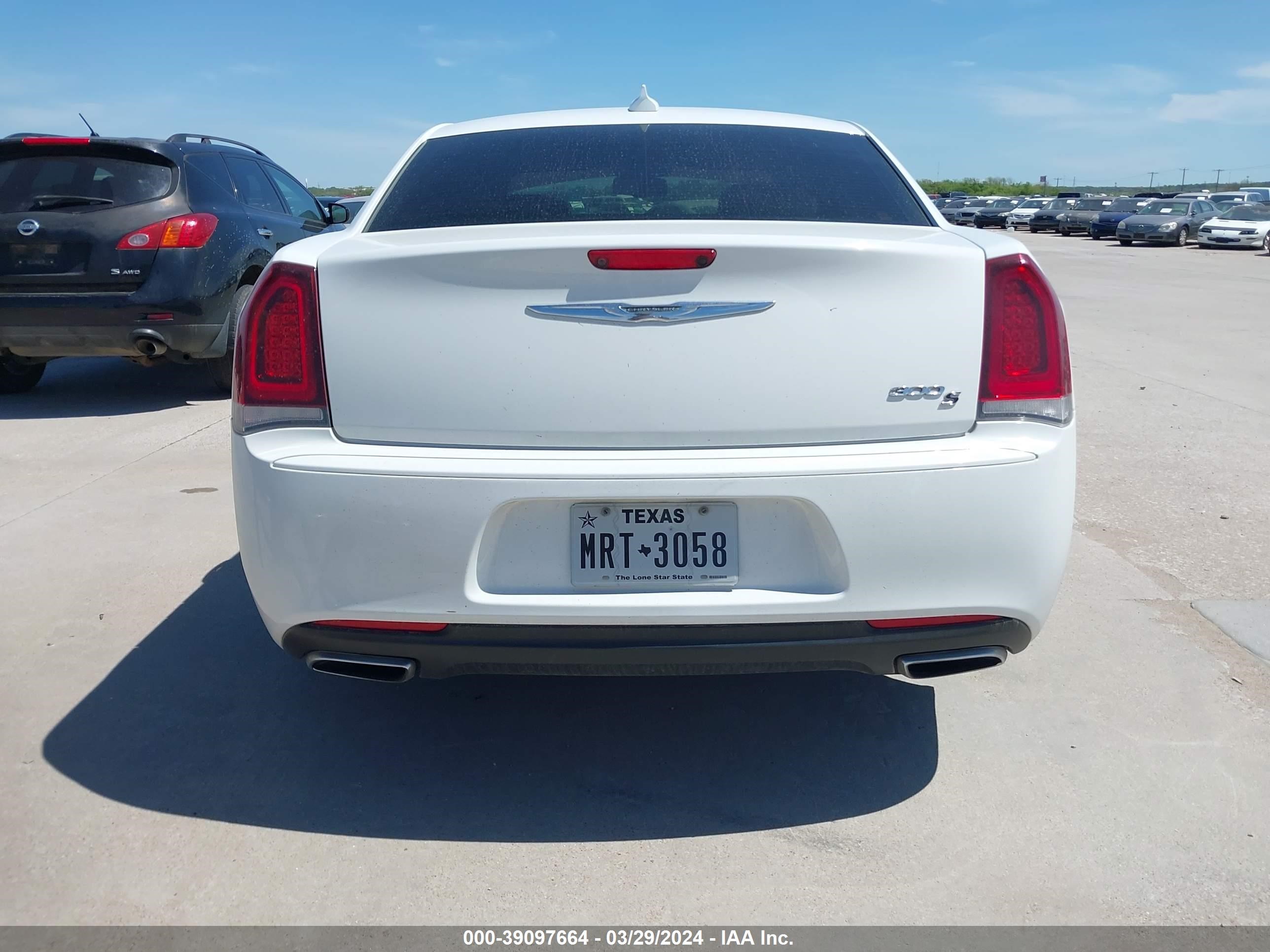 Photo 14 VIN: 2C3CCABG3JH212512 - CHRYSLER 300 