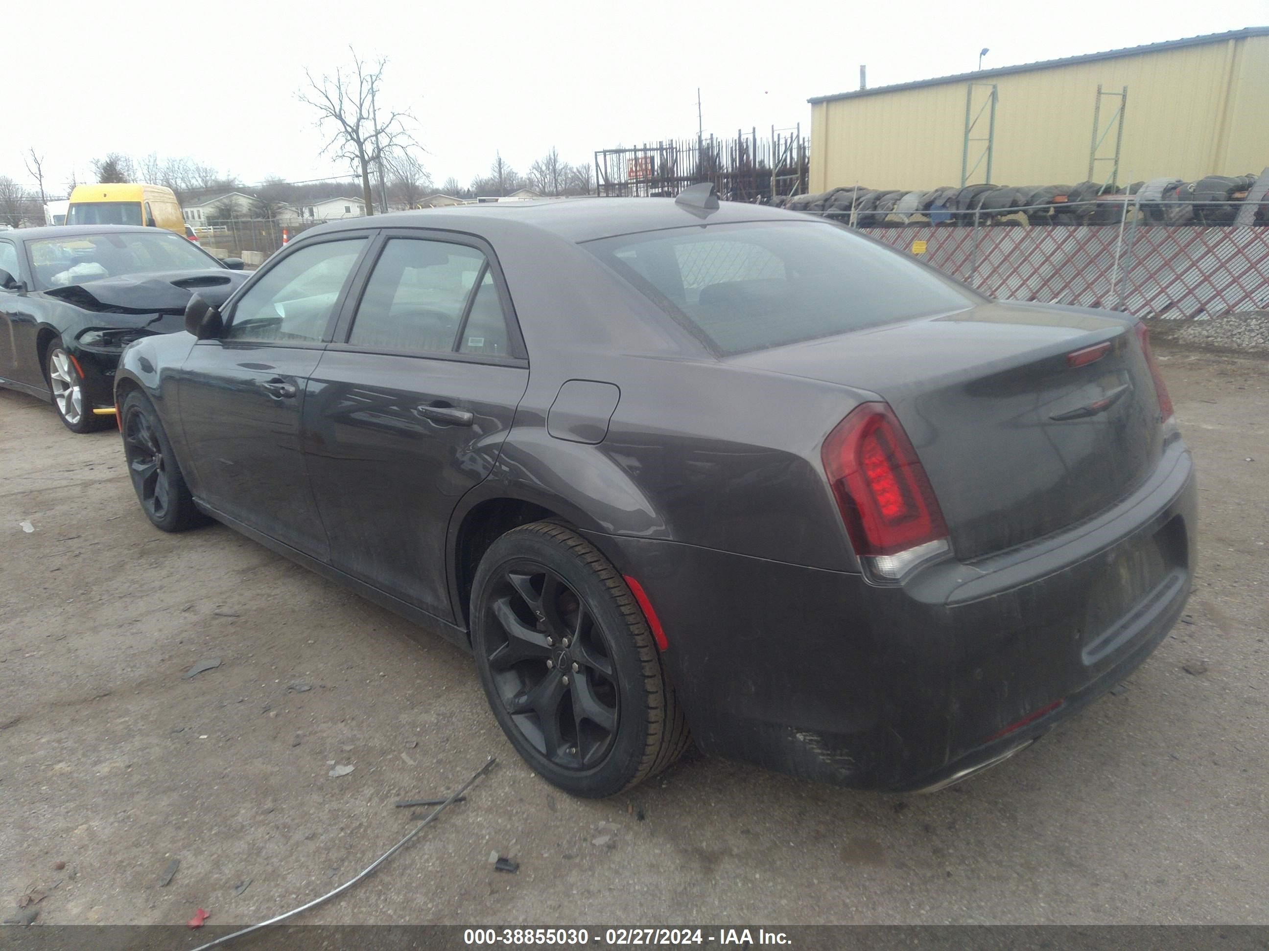 Photo 2 VIN: 2C3CCABG3NH158635 - CHRYSLER 300 