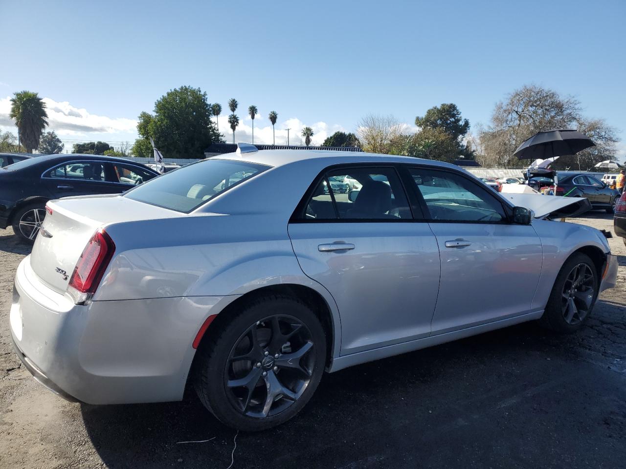 Photo 2 VIN: 2C3CCABG3PH633266 - CHRYSLER 300 