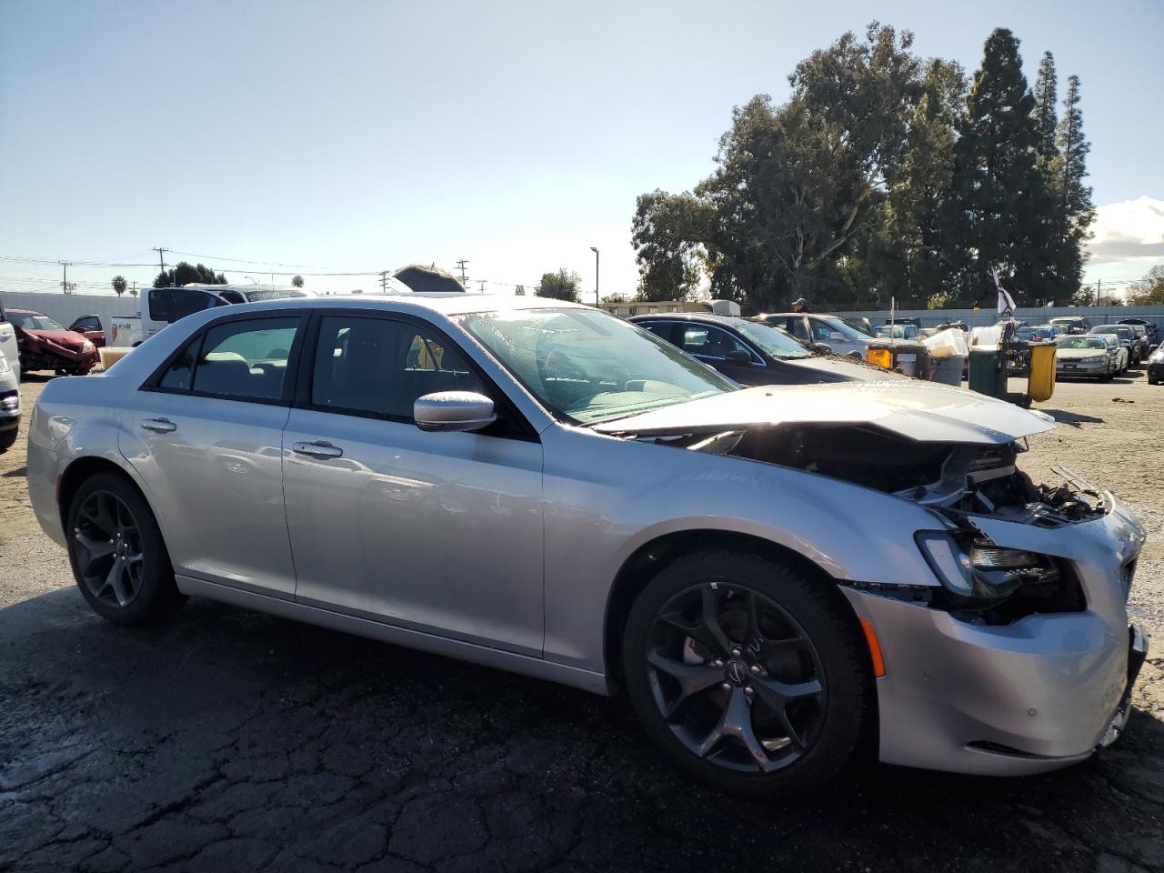 Photo 3 VIN: 2C3CCABG3PH633266 - CHRYSLER 300 