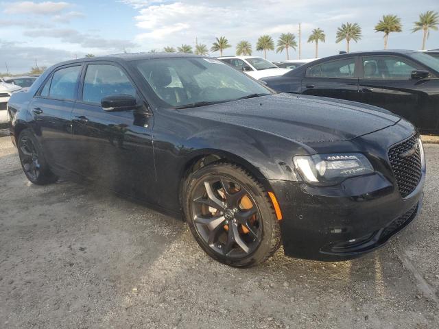 Photo 3 VIN: 2C3CCABG3PH637172 - CHRYSLER 300 S 