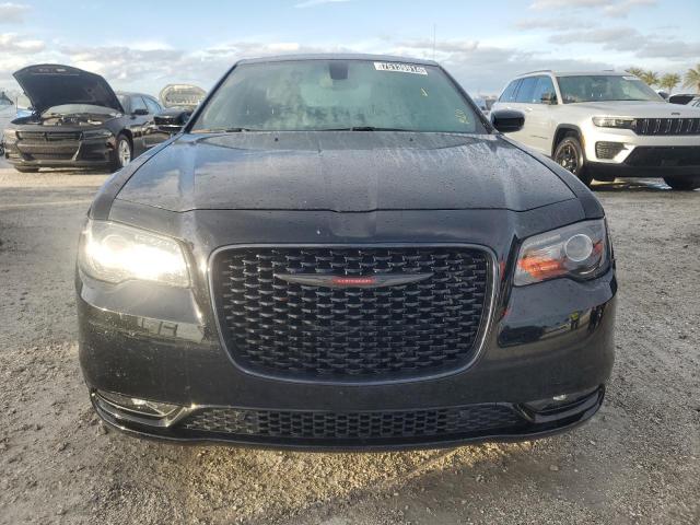 Photo 4 VIN: 2C3CCABG3PH637172 - CHRYSLER 300 S 