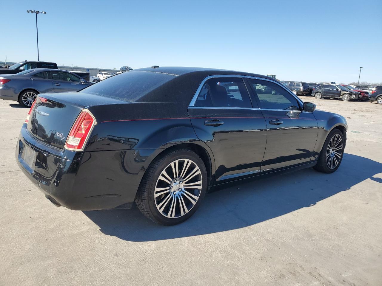 Photo 2 VIN: 2C3CCABG4DH576829 - CHRYSLER 300 