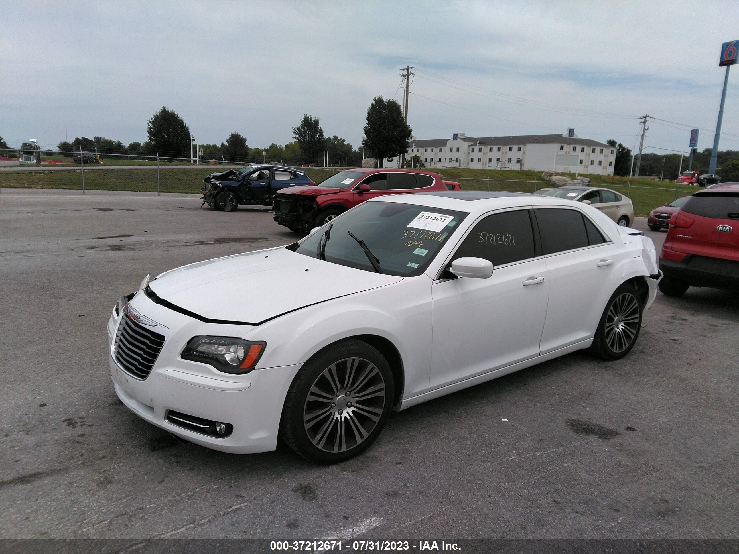 Photo 1 VIN: 2C3CCABG4EH118970 - CHRYSLER 300 