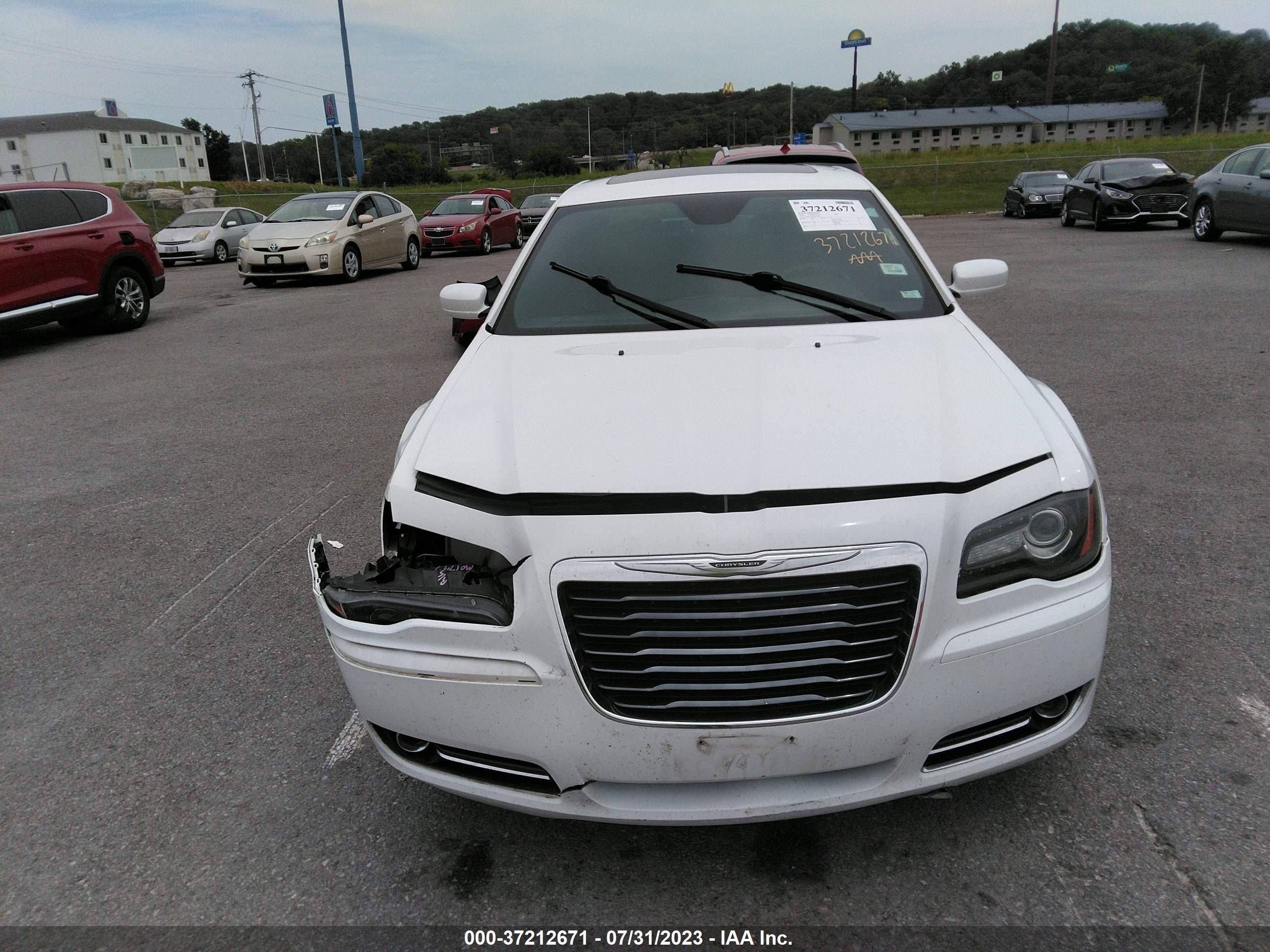 Photo 12 VIN: 2C3CCABG4EH118970 - CHRYSLER 300 